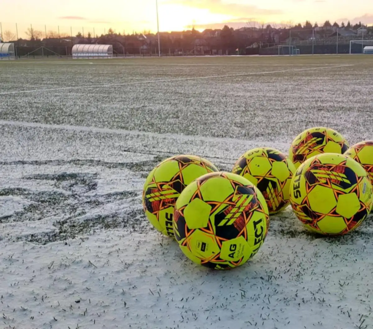 nedělní domácí prostředí v Kyjích a trojboj s Ďáblicemi