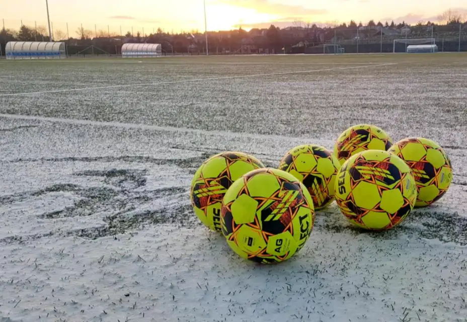 nedělní domácí prostředí v Kyjích a trojboj s Ďáblicemi