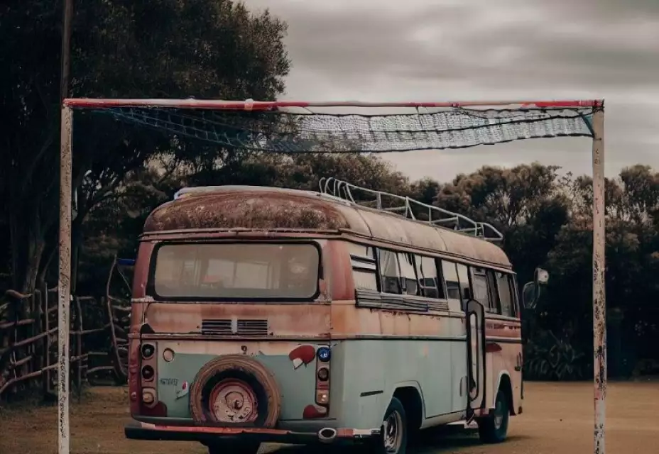 Dubeč ´´zaparkovala autobus´´. Po zbrklé první půli však góly přeci jen přišly