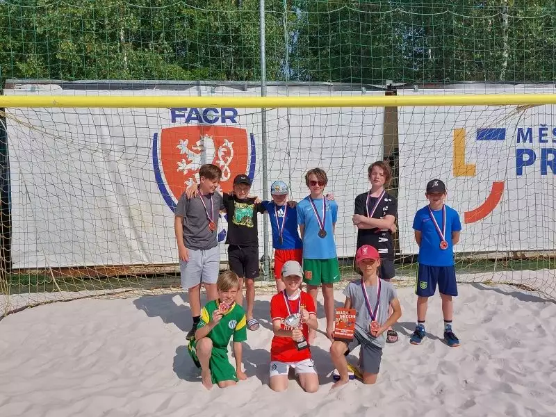 Mladší žáci na plážovém fotbale