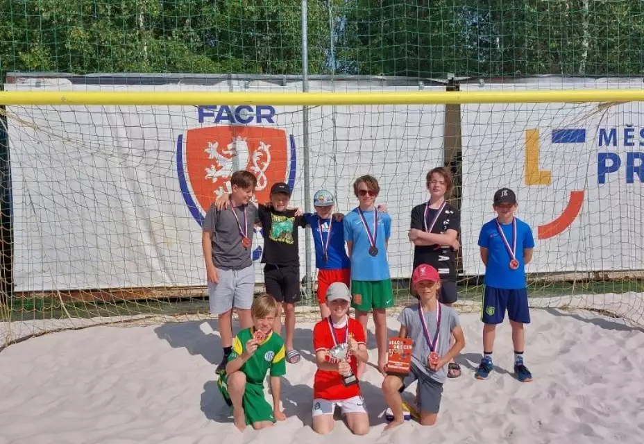 Mladší žáci na plážovém fotbale